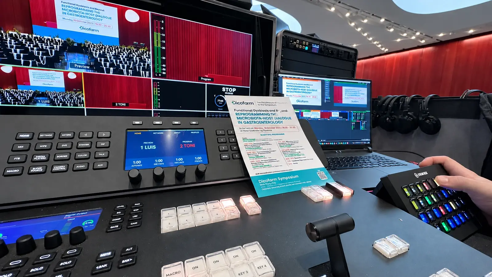 Realización en directo: preview y program con el rótulo de cada operador